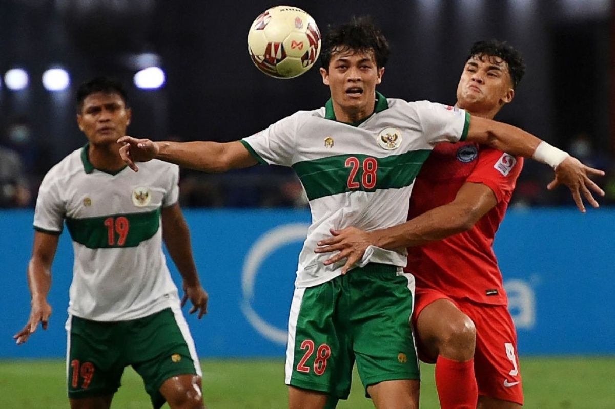 ĐT Indonesia và ĐT Singapore hòa nhau với tỉ số 1-1 ở trận Bán kết lượt đi. (Ảnh: Getty).