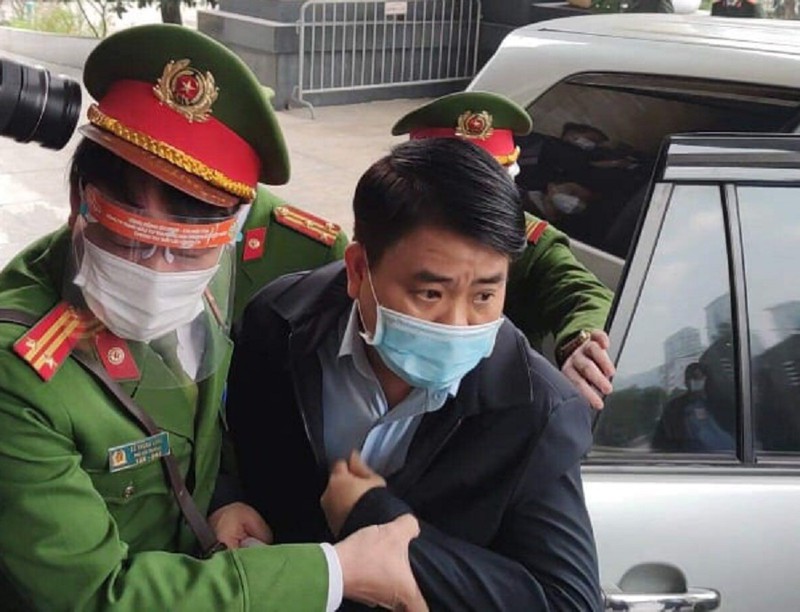 Gia đình cựu chủ tịch Hà Nội Nguyễn Đức Chung chủ động nộp 10 tỉ đồng để khấu trừ trong trường hợp bị cáo phải chịu trách nhiệm bồi thường thiệt hại