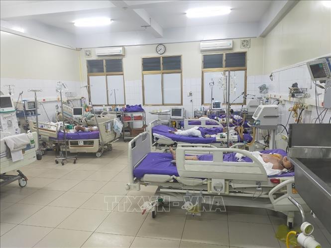 Các nạn nhân được điều trị tại Bệnh viện Đa khoa tỉnh trước khi chuyển lên tuyến trên. 