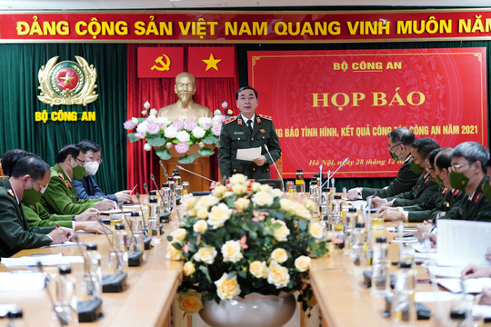 Trung tướng Trần Quốc Tỏ, Thứ trưởng Bộ Công an, chủ trì buổi họp báo.