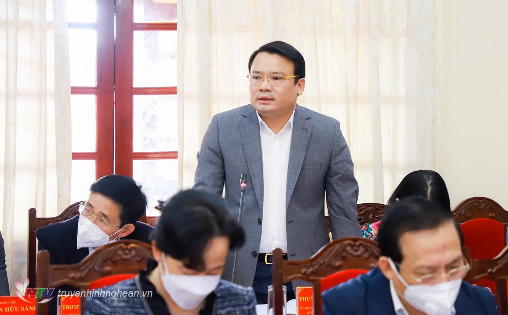 ồng chí Phùng Thành Vinh - Ủy viên Ban Chấp hành Đảng bộ tỉnh, Bí thư Huyện ủy Đô Lương phát biểu tại cuộc làm việc.