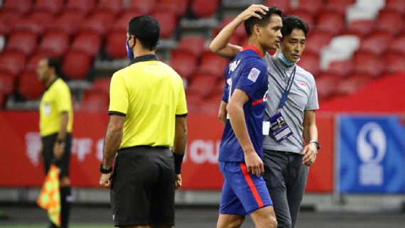 HLV Yoshida chia tay bóng đá Singapore sau khi dẫn dắt từ tháng 5/2019. Ảnh: AP.