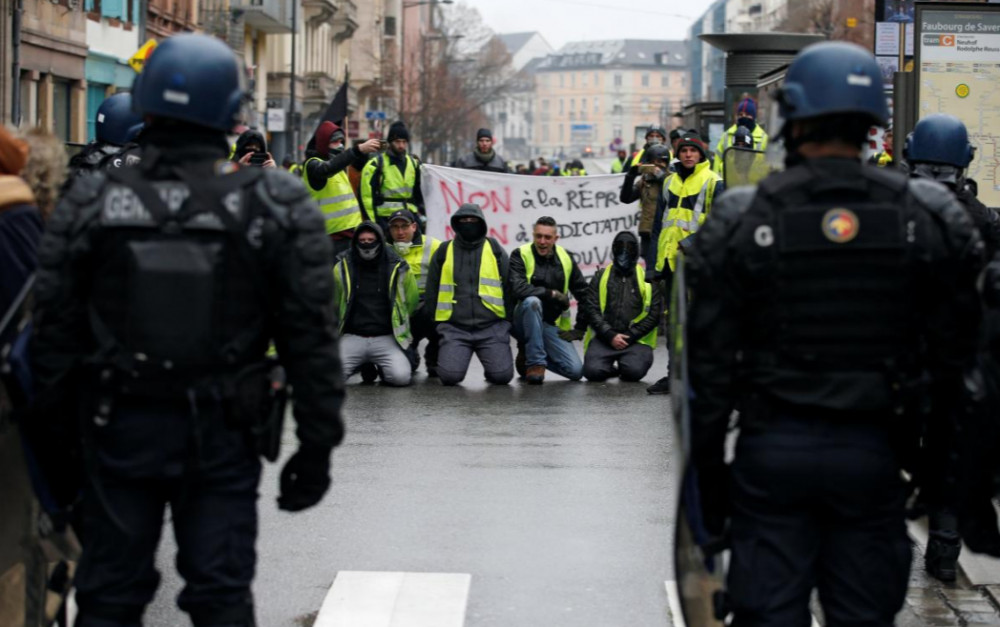 Ước tính có khoảng 84.000 người biểu tình xuống đường trên toàn nước Pháp trong ngày 12/1.