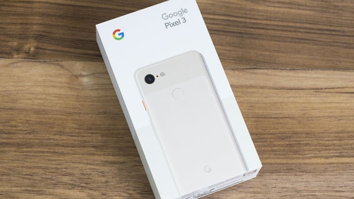 3. Google Pixel 4 (XL)  Pixel 4 được thiết kế khác biệt so với những bản Pixel thế hệ trước, tuy nhiên giữ nguyên 1 camera sau do Google luôn khẳng định một camera duy nhất có thể đối đầu với camera kép hoặc thậm chí ba camera.