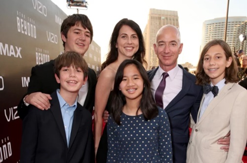 Vợ chồng tỷ phú Jeff Bezos có 4 người con.
