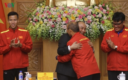 Thủ tướng Nguyễn Xuân Phúc gặp mặt và tuyên dương Đội tuyển bóng đá nam Quốc gia Việt Nam sau thành tích đoạt HCV tại AFF Suzuki Cup 2018, ngày 21/12. Ảnh: Dương Thuật