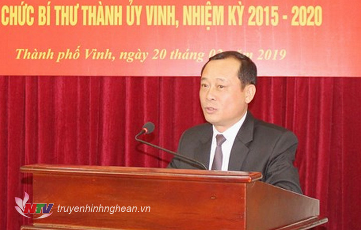 Đồng chí Phan Đức Đồng - Ủy viên Ban Thường vụ Tỉnh ủy, Bí thư Thành ủy Vinh phát biểu nhận nhiệm vụ