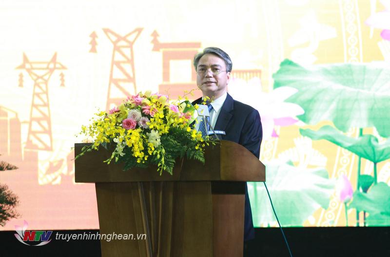 Đ/c Trần Mạnh Hùng - Chủ tịch HĐTV, Tập đoàn Bưu chính Viễn thông VNPT bày tỏ mong muốn đồng hành xây dựng NTM kiểu mẫu, thử nghiệm các hệ thống chiếu sáng thông minh, wifi, tạo hạ tầng du lịch thông minh.