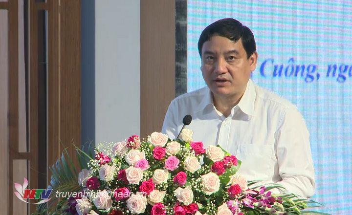 Bí thư Tỉnh ủy Nguyễn Đắc Vinh phát biểu tại Hội thảo. 