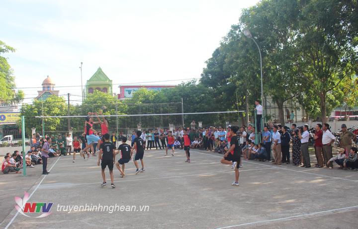 Đây là một hoạt động thể thao truyền thống của huyện Anh Sơn được tổ chức hàng năm.