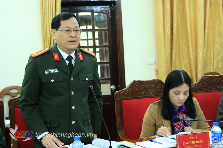 Giám đốc Công an tỉnh Nguyễn Hữu Cầu đề nghị nên mạnh dạn giao đất giao rừng cho dân, để dân có tư liệu sản xuất. 