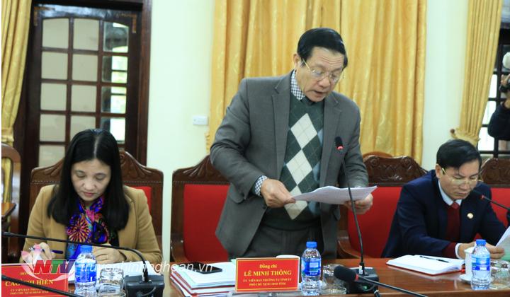 Phó Chủ tịch UBND tỉnh Lê Minh Thông báo cáo kết quả 5 năm thực hiện Quyết định số 2355-QĐ/TTg của Thủ tướng Chính phủ phê duyệt Đề án phát triển kinh tế - xã hội miền Tây tỉnh Nghệ An đến năm 2020.