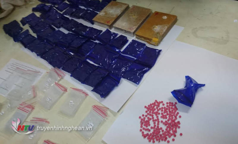 Heroin cùng ma túy tổng hợp do lực lượng chức năng thu giữ tại TP Vinh. (Ảnh tư liệu). Ảnh: Hồng Quang.