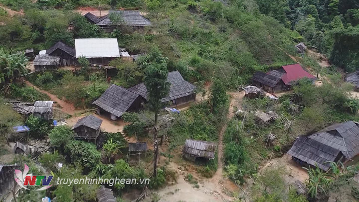 Vẫn còn nhiều bản làng miền Tây Nghệ An còn khó khăn cần sự giúp đỡ của cộng đồng.