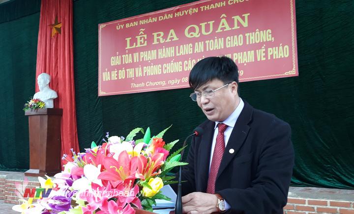 Đồng chí Lê Đinh Thanh – PCT UBND huyện Thanh Chương phát động lễ ra quân.
