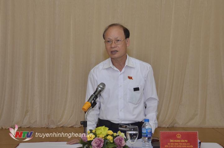 Ông  Hoàng Văn Phi – Ủy viên BCH Đảng bộ tỉnh, Bí thư Huyện ủy Hưng Nguyên điều hành phiên thảo luận tổ 4