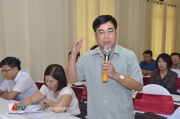 Ông Đinh Xuân Quế - Đại biểu huyện Nam Đàn đặt câu hỏi: Ai chịu trách nhiệm về quỹ đất bị bỏ hoang