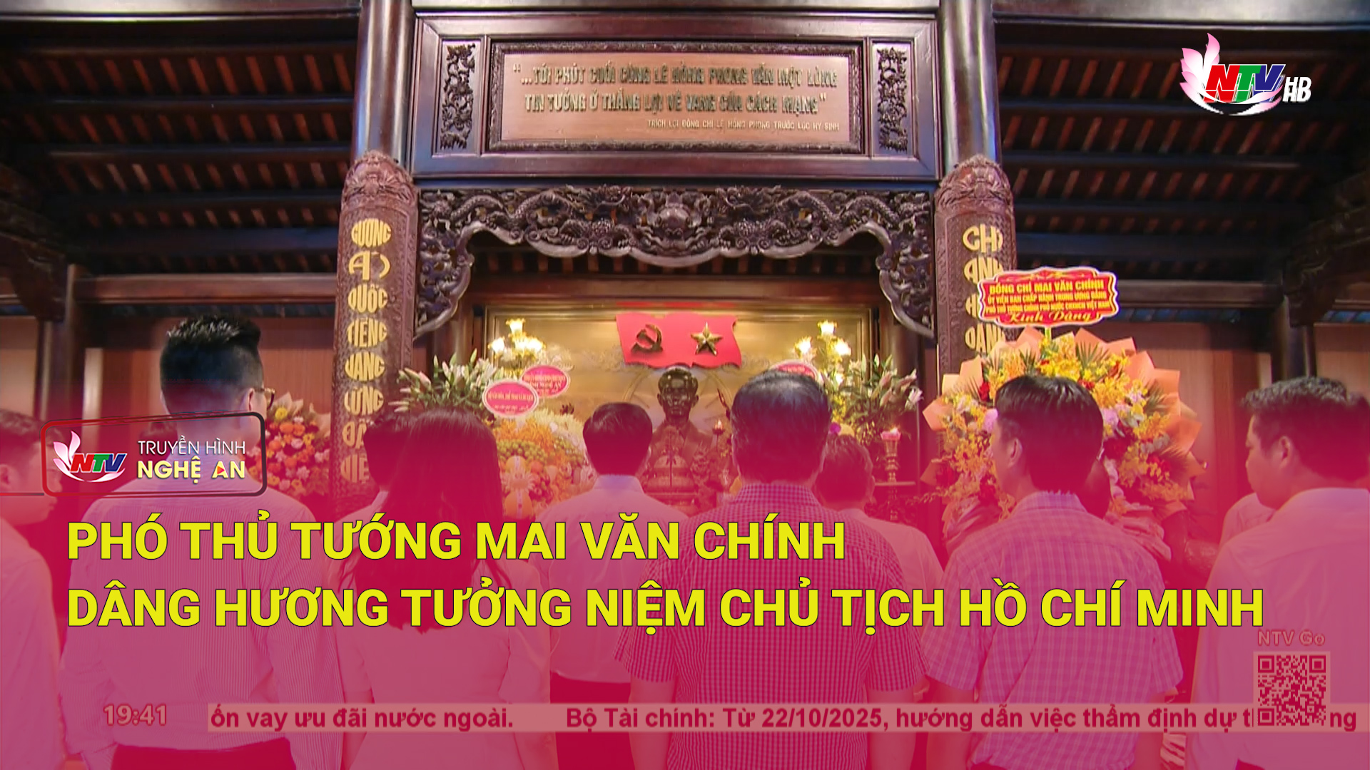 Phó Thủ tướng Mai Văn Chính dâng hưởng tưởng niệm tại KDT Kim Liên