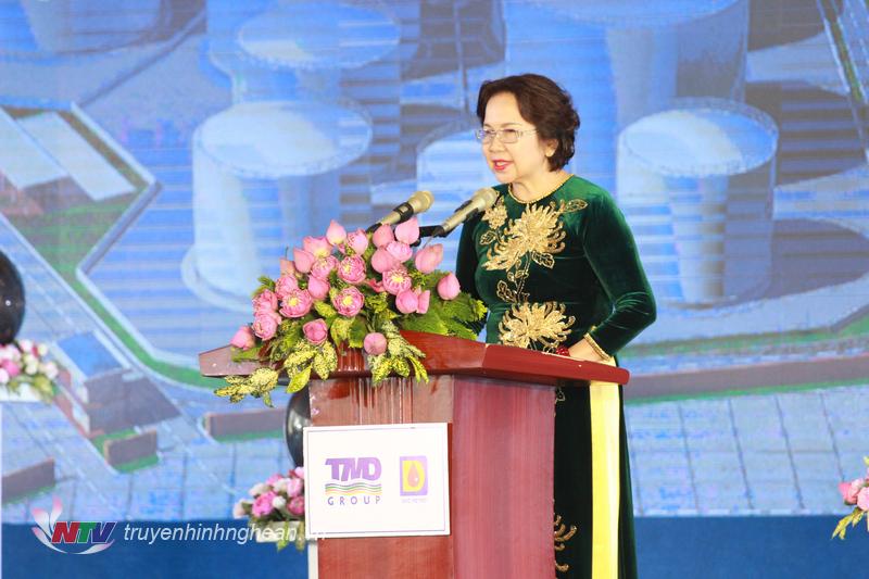 Bà Chu Thị Thành - Chủ tịch HĐQT Tập đoàn Thiên Minh Đức báo cáo quá trình thực hiện dự án. 