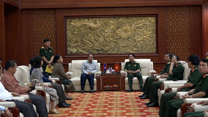 Phó Chủ tịch nước Cộng hòa Dân chủ Nhân dân Lào thăm Bộ Tư lệnh Quân khu 4