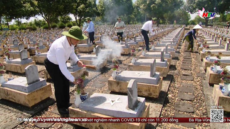 Lãnh đạo tỉnh Nghệ An dâng hương tưởng niệm các anh hùng liệt sỹ tại Quảng Trị