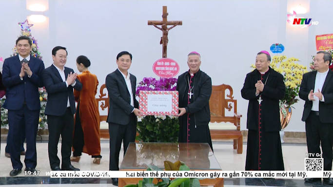 Lãnh đạo tỉnh chúc mừng Giáng sinh Tòa Giám mục Giáo phận Vinh