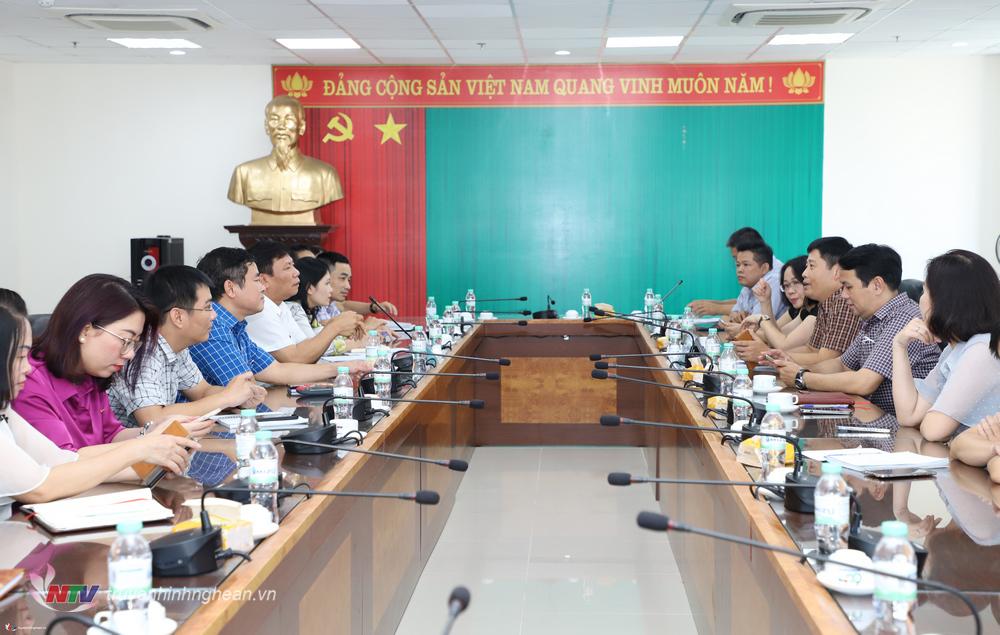 Đoàn cán bộ, phóng viên Đài PT-TH Quảng Bình thăm, làm việc với Đài PT-TH Nghệ An